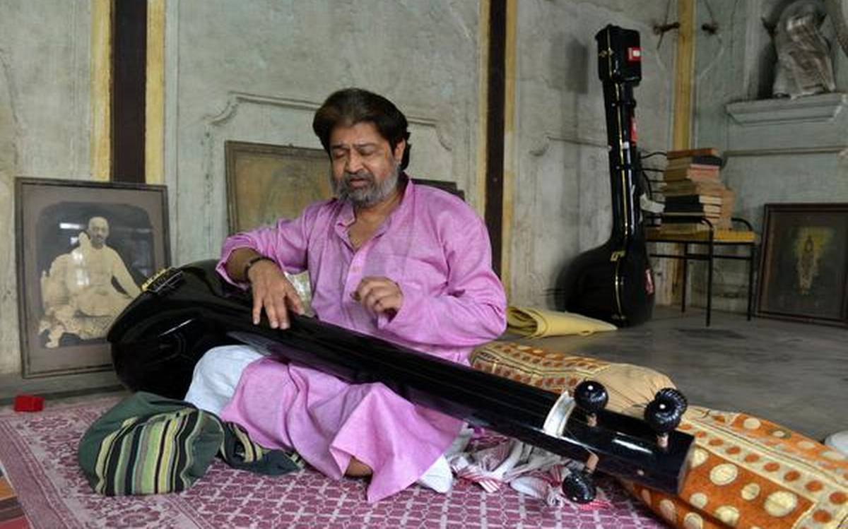 Biography of Hindustani Classical Vocalist Mukul Shivputra