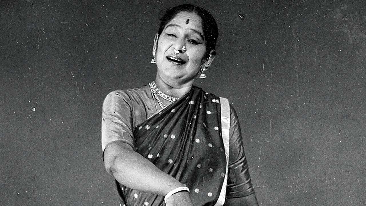 A Biography of an Indian Classical Bharatanatyam Dancer Balasaraswati